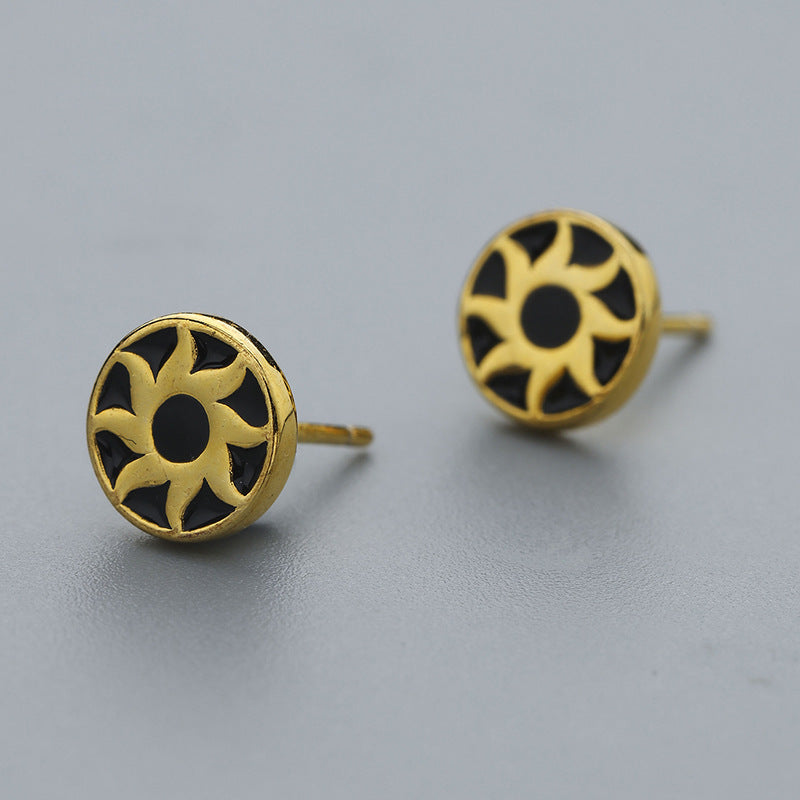 Detailed view of 7.6mm sunflower .925 sterling silver stud earrings showing intricate floral design and polished finish