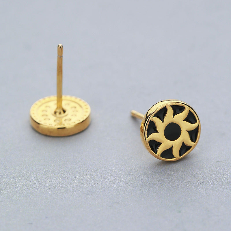 Detailed view of 7.6mm sunflower .925 sterling silver stud earrings showing intricate floral design and polished finish